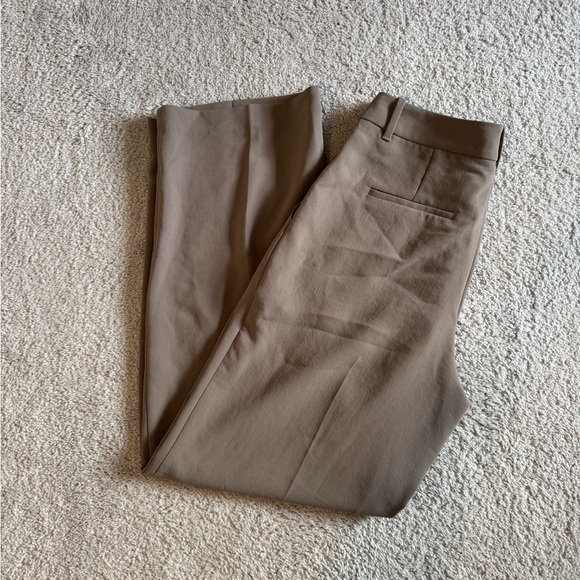 Aritzia Effortless Pants Curve Fit - Picture 5 of 5